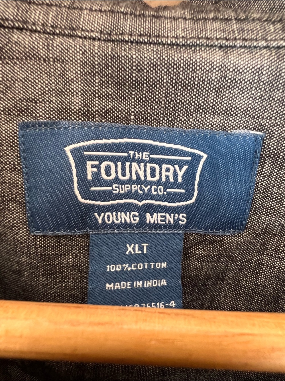 The Foundry Supply Co. Men's Short-Sleeve Button-Down Shirt in Charcoal Gray - Picture 4 of 6